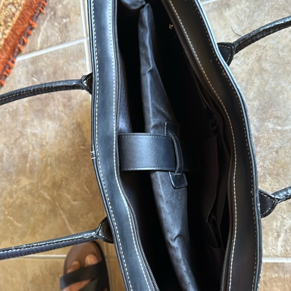 Beautiful Leather Computer Bag - Targus - Picture 3 of 9